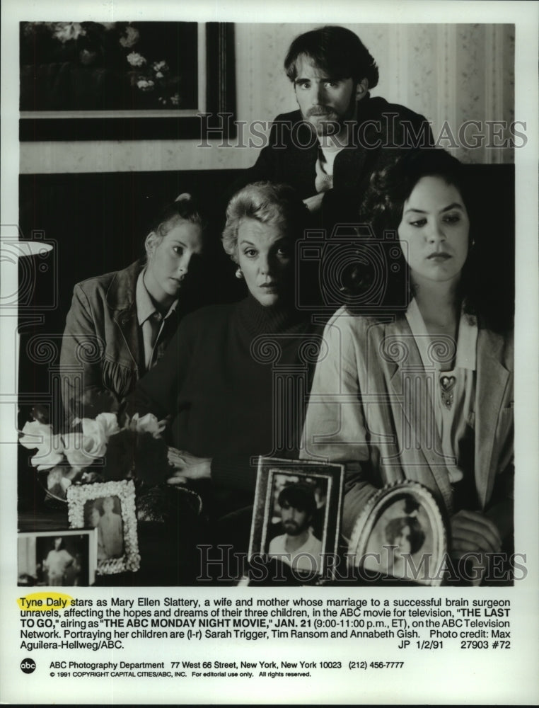 1991 Press Photo Tyne Daly, Sarah Trigger &amp; Tim Ransom in The Last to Go, on ABC - Historic Images