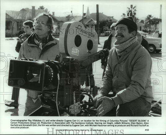 1985 Press Photo Ray Villalobos and Eugene Corr on scene set of "Desert Bloom"-Historic Images