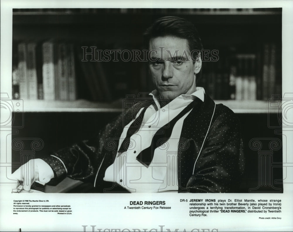 1988 Press Photo Jeremy Irons stars in Dead Ringers. - nop22851-Historic Images