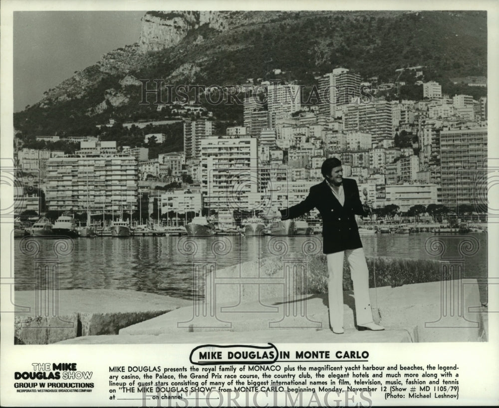 1979 Press Photo Mike Douglas in Monaco filming The Mike Douglas Show.-Historic Images