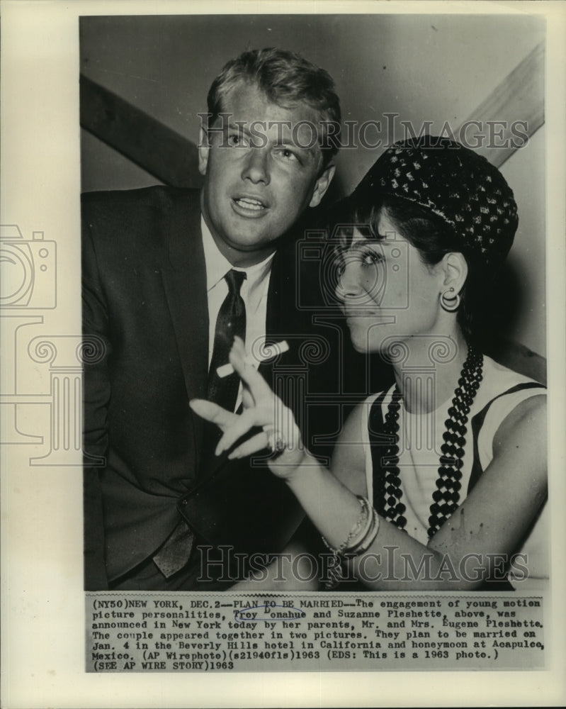 1963 Troy Donahue and Suzanne Pleshette announce engagement in NY - Historic Images