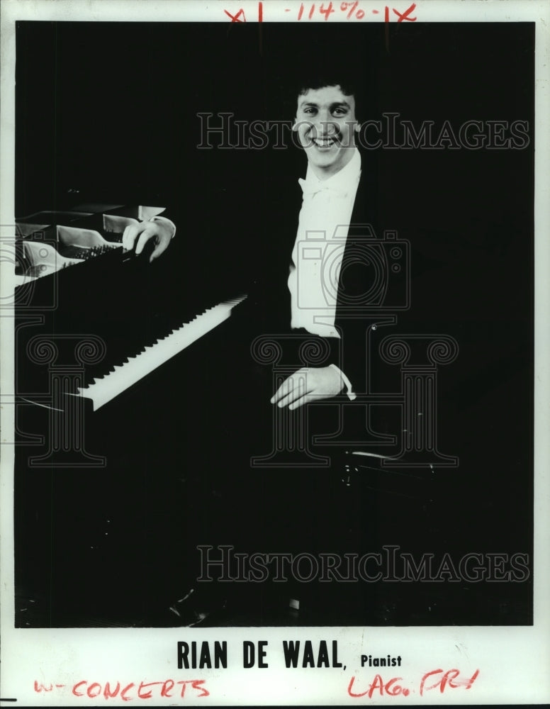 1990 Rian De Waal, Pianist - Historic Images