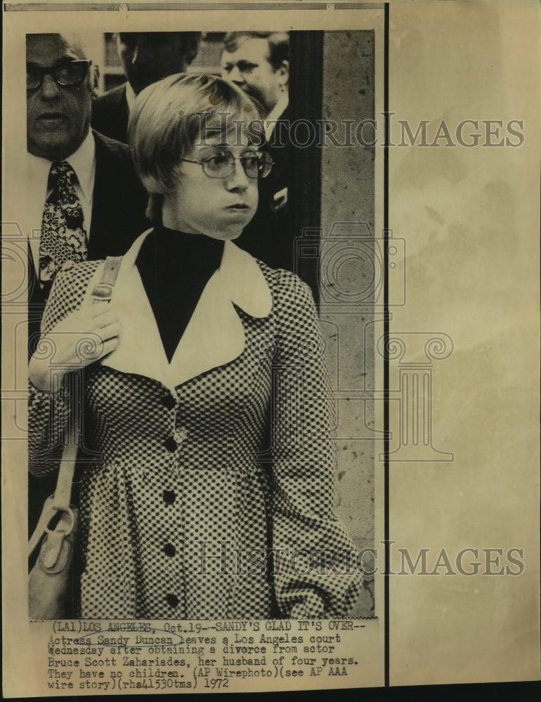 1972 Sandy Duncan leaving Los Angles court after obtaining divorce - Historic Images