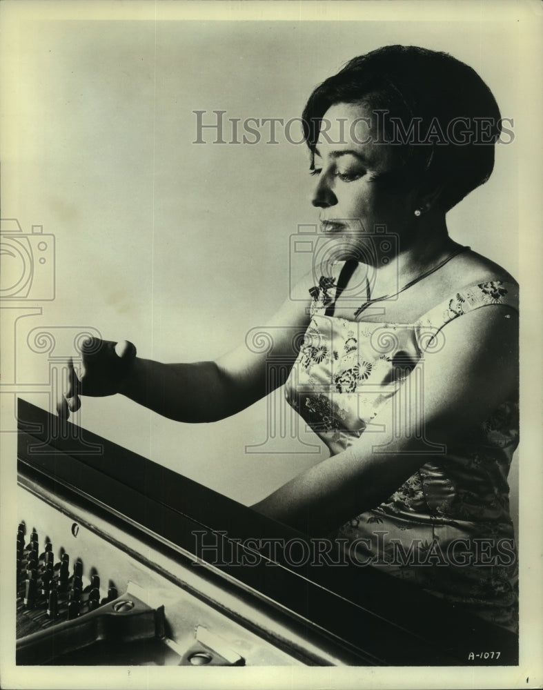 1972 Alicia de Larrocha, pianist. - Historic Images