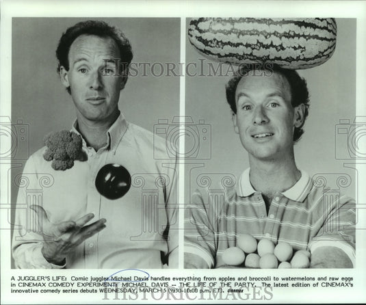 1986 Press Photo Comic Juggler Michael Davis In "Cinemax Comedy Experiment" - Historic Images