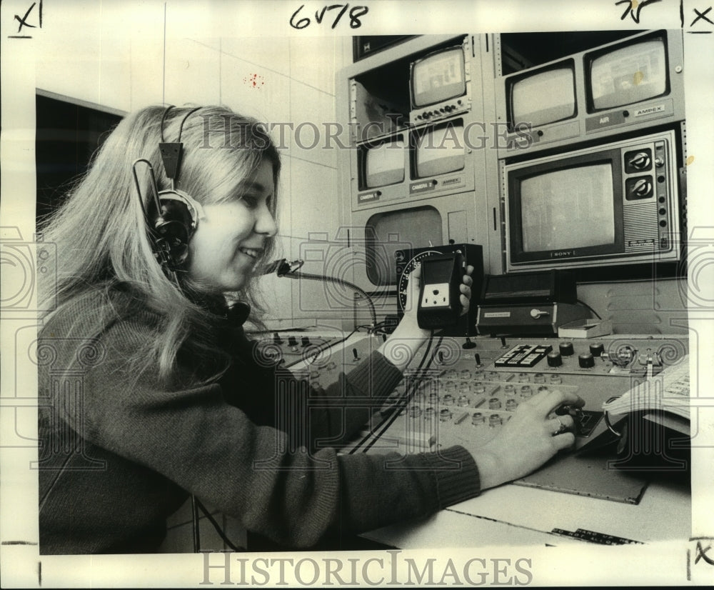 1977 &quot;Critic&#39;s Choice&quot; Director Lan DeGeneres in Booth - Historic Images