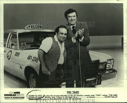 1979 Actor Danny De Vito Co-Hosts "The Mike Douglas Show" - Historic Images