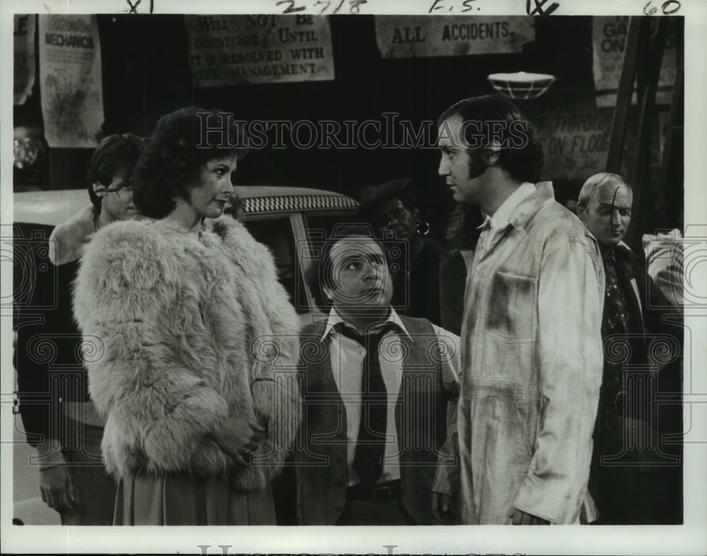 1978 Press Photo Actors Rita Taggart, Danny De Vito, Andy Kaufman in &quot;Taxi&quot; - Historic Images