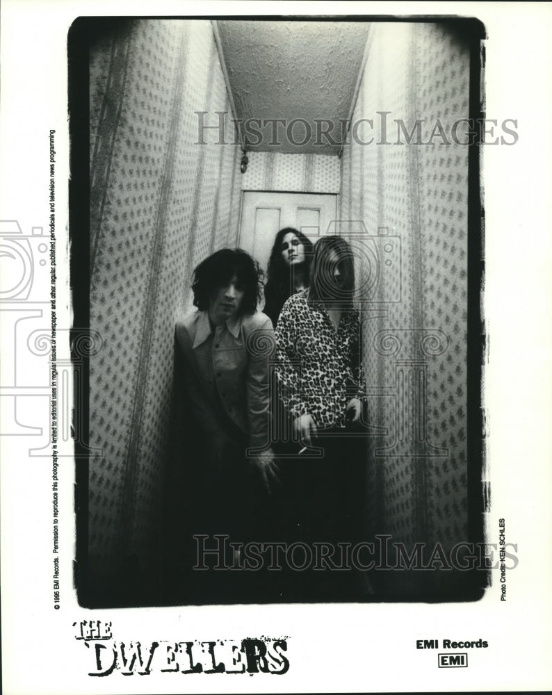 1995 Press Photo The Dwellers, musical group in a hallway - nop24663 - Historic Images