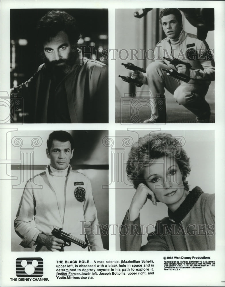 1985 Robert Forster and co-stars "The Black Hole" - Historic Images