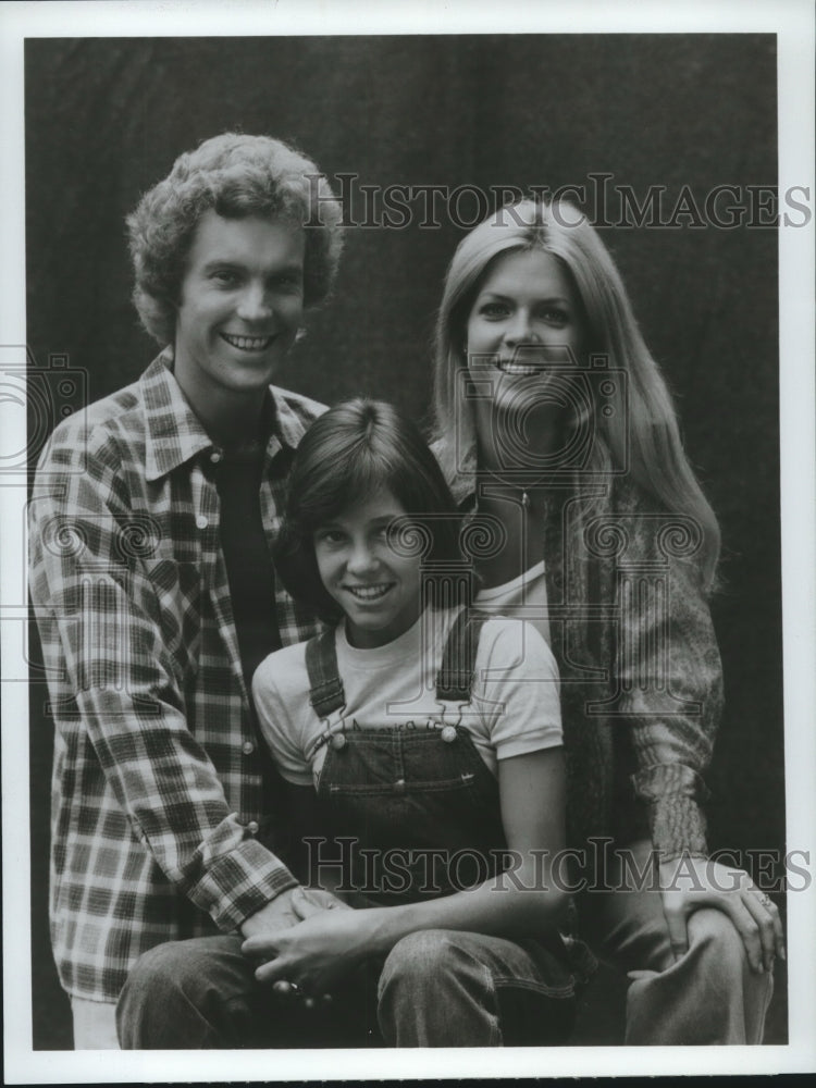 1976 Gary Frank, Kristy McNichol & Meredith Baxter Birney, "Family" - Historic Images