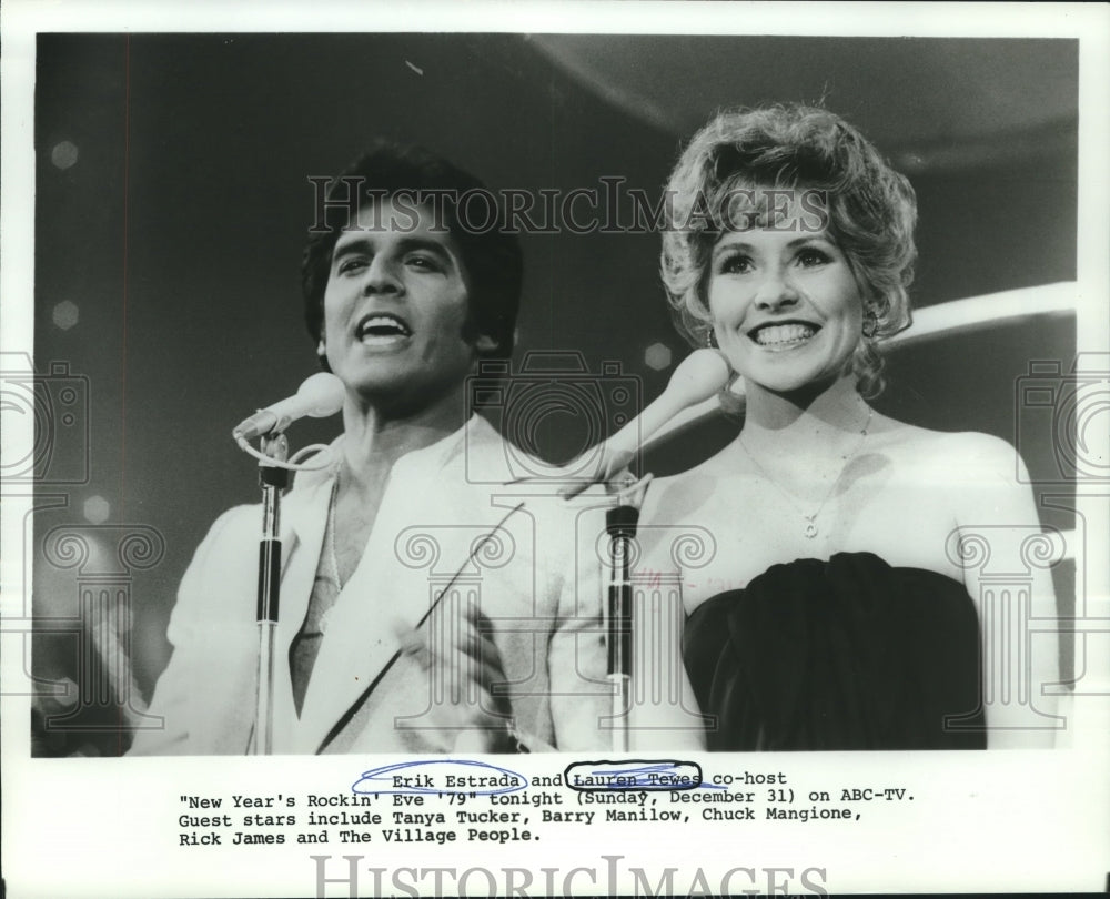 1979 Press Photo Erik Estrada &amp; Lauren Tewes host &quot;New Year&#39;s Rockin&#39; Eve &#39;79&quot;- Historic Images