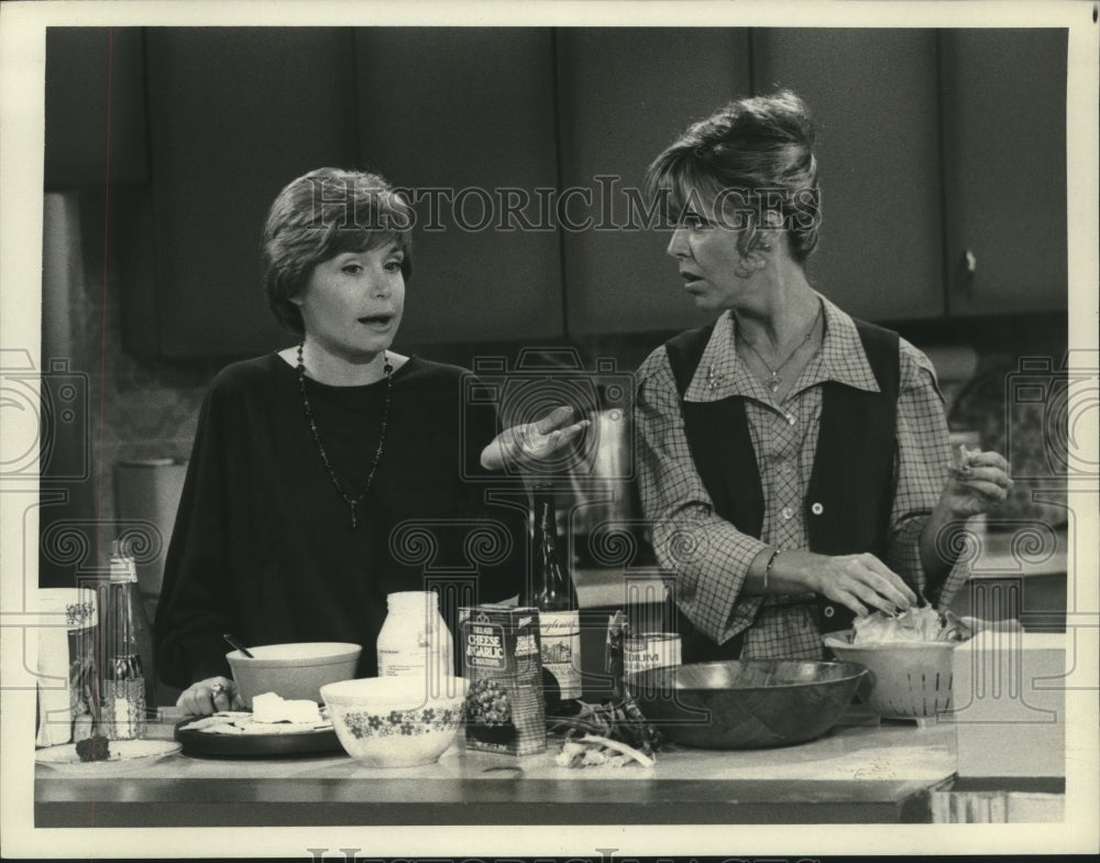 1978 Bonnie Franklin and Arlene Golonka, &quot;One Day at a Time&quot; - Historic Images