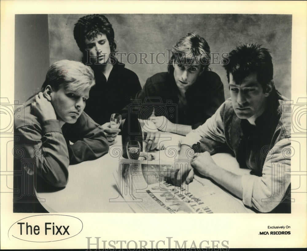 1985 Press Photo The Fixx, band members at a table - nop25859- Historic Images