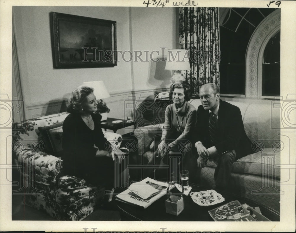 1976 Press Photo Barbara Walters, &quot;A Farewell Visit With President &amp; Mrs. Ford&quot;- Historic Images