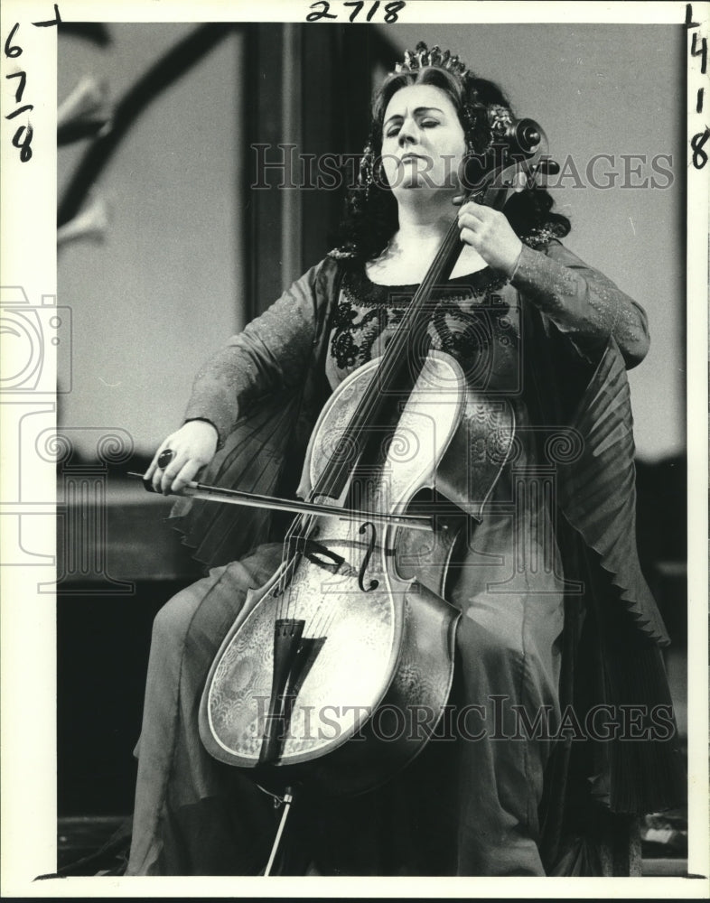 1984 Press Photo British Opera Singer Anne Collins as Lady Jane in &quot;Patience&quot; - Historic Images