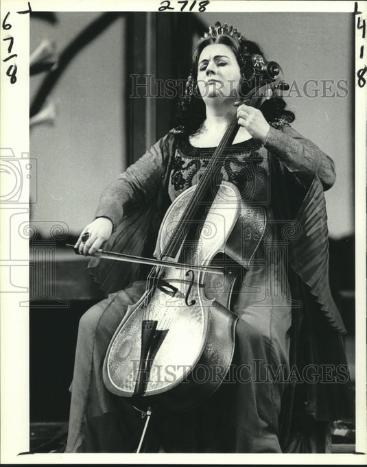 1984 Press Photo British Opera Singer Anne Collins as Lady Jane in "Patience" - Historic Images