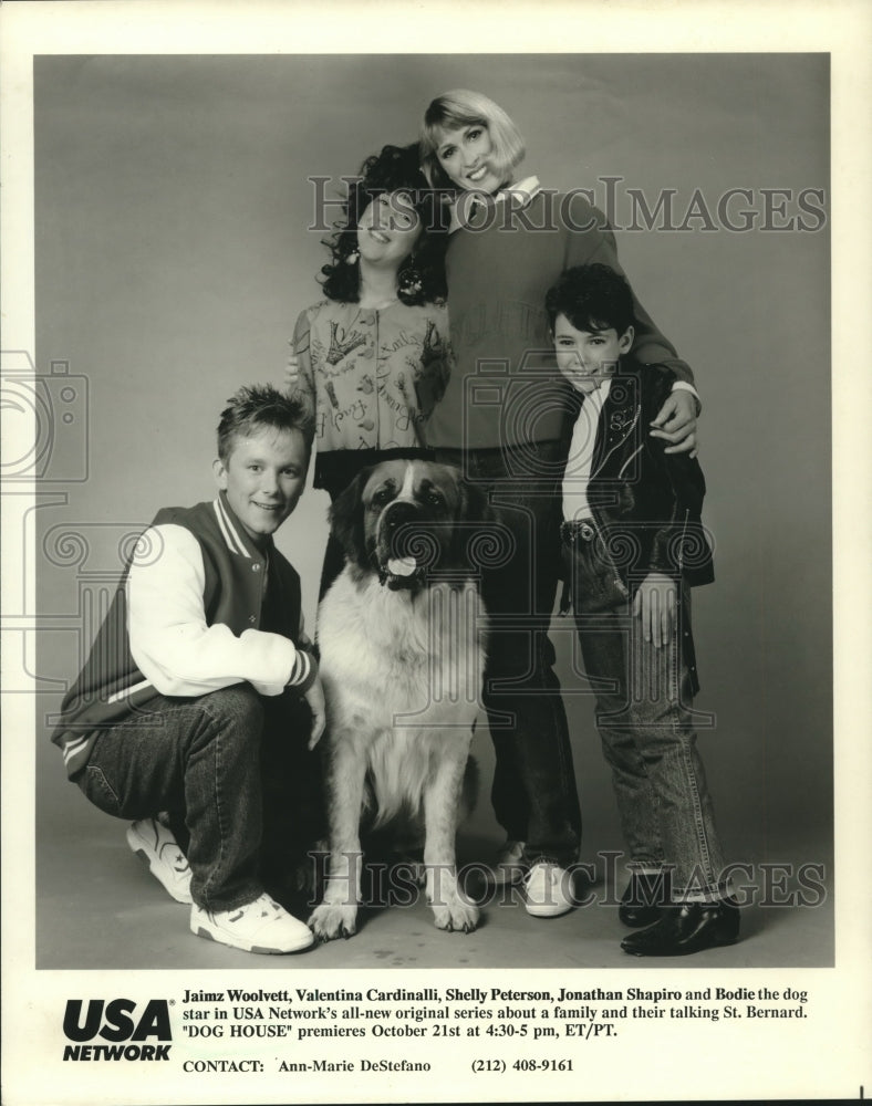 1990 Press Photo Valentina Cardinalli and co-stars, &quot;Dog House&quot; - nop26459 - Historic Images