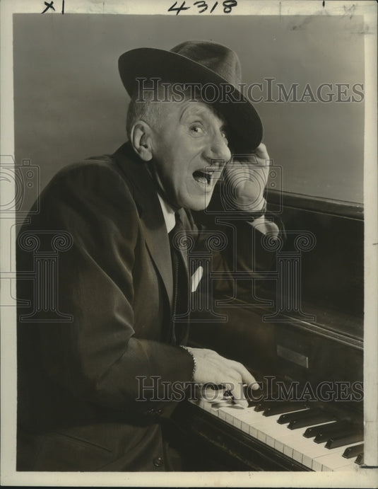 1953 Jimmy Durante tilts his hat at the piano "Colgate Comedy Hour" - Historic Images