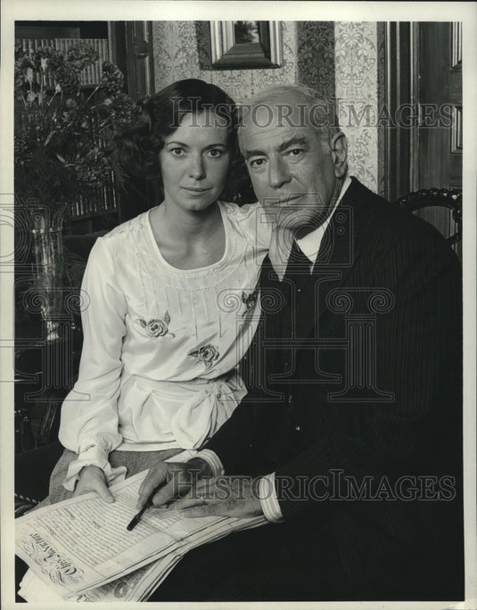 1975 Press Photo Actors Stephen Elliott and Kitty Winn In "Beacon Hill" TV Show - Historic Images