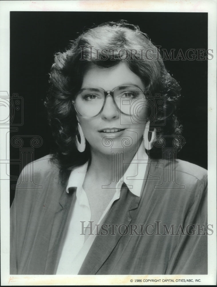 1986 Host and Writer for &quot;Our World&quot; News Program Linda Ellerbee - Historic Images