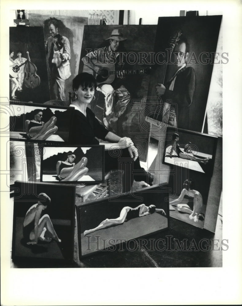 1991 Press Photo Artist Haydee Ellis, Covington, Surrounded by Her Work - Historic Images