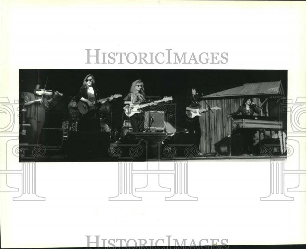 1992 Press Photo Evangeline performs at Audubon Zoo&#39;s Swamp Fest, Louisiana - Historic Images