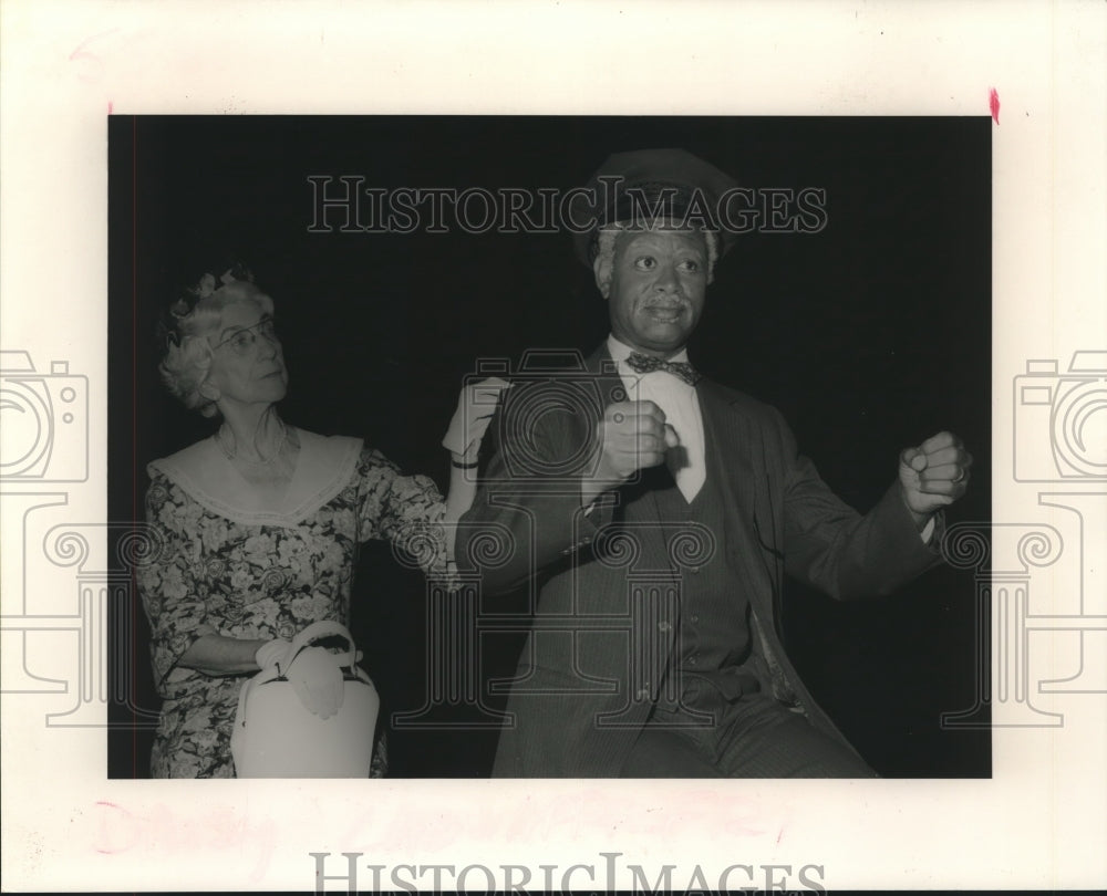 1990 Press Photo Lois Crandell and Harold Evans in Driving Miss Daisy Play - Historic Images