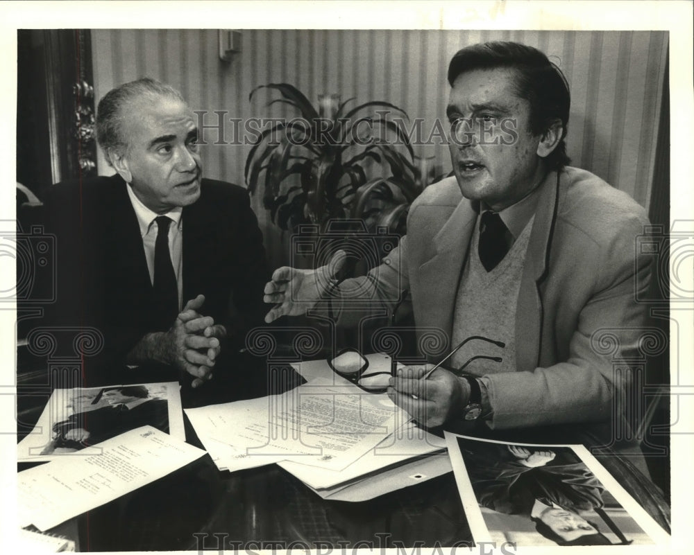 1986 Press Photo Film Director Robert Evans talks with the reporter - nop27190 - Historic Images