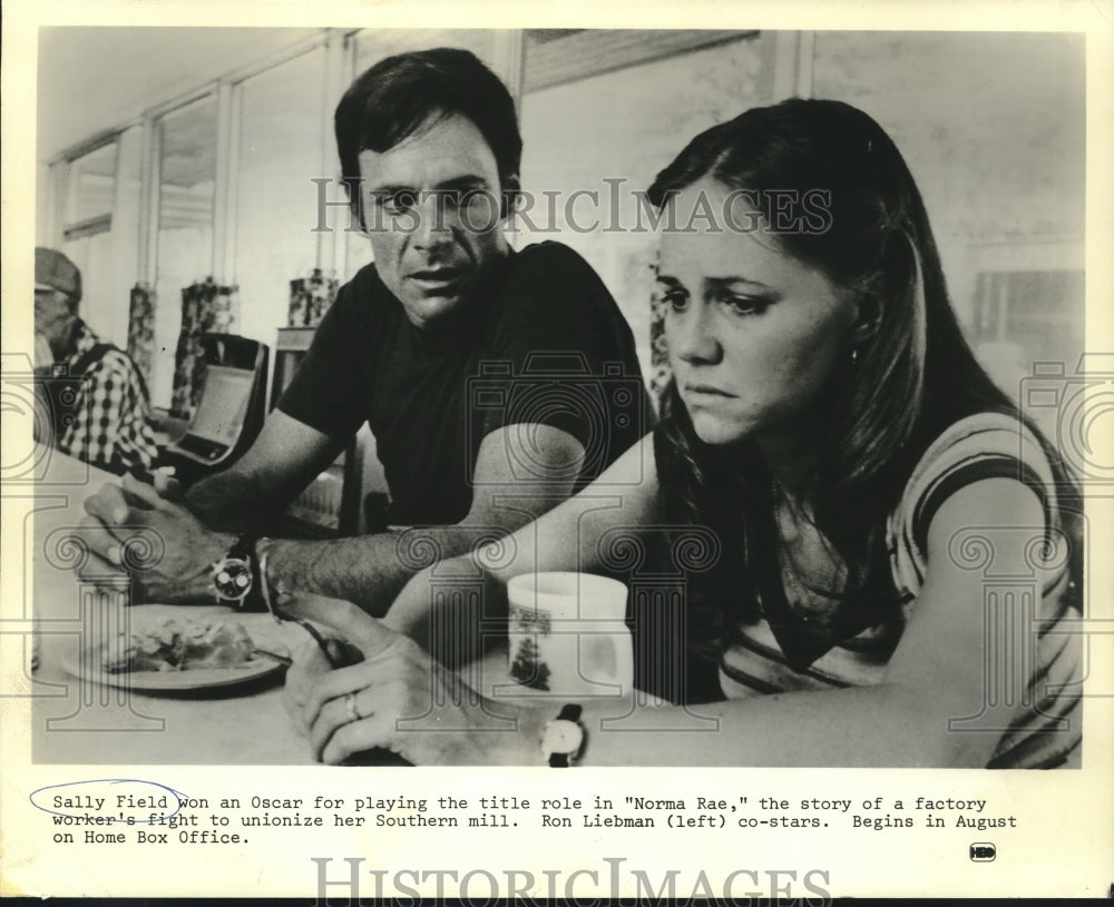 1980 Actress Sally Field with Norma Rae co-star Ron Liebman - Historic Images