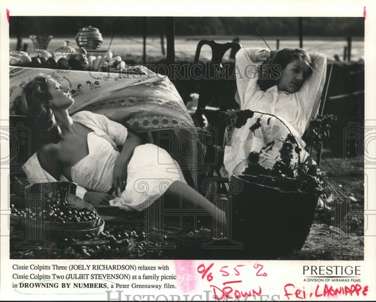 1991 Press Photo Joely Richardson & Juliet Stevenson star in Drowning by Numbers - Historic Images