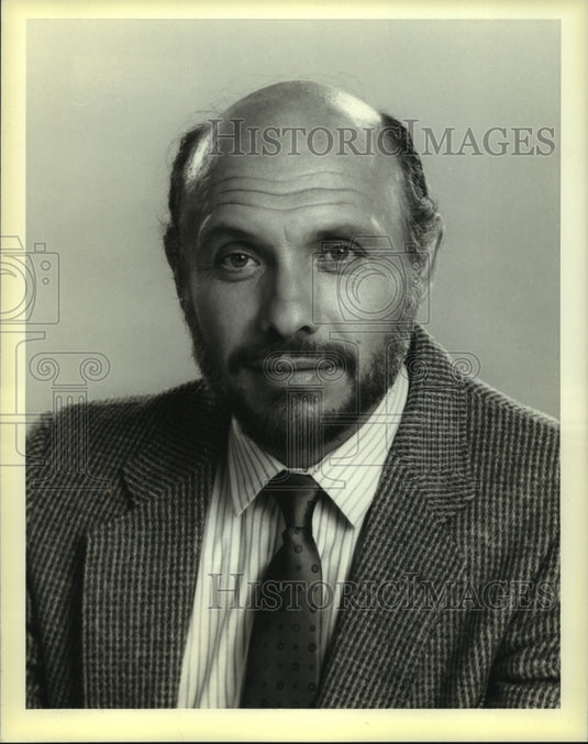 1986 Hector Elizondo as Jesse Steinberg on "Foley Square" - Historic Images