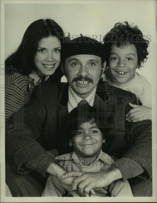 1976 Press Photo Group of actors starring on the program "Popi" - nop27764 - Historic Images