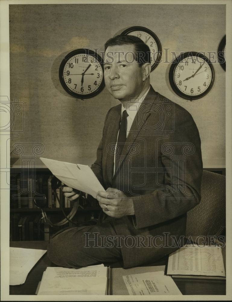 1960 Newscaster on set of news station. - Historic Images