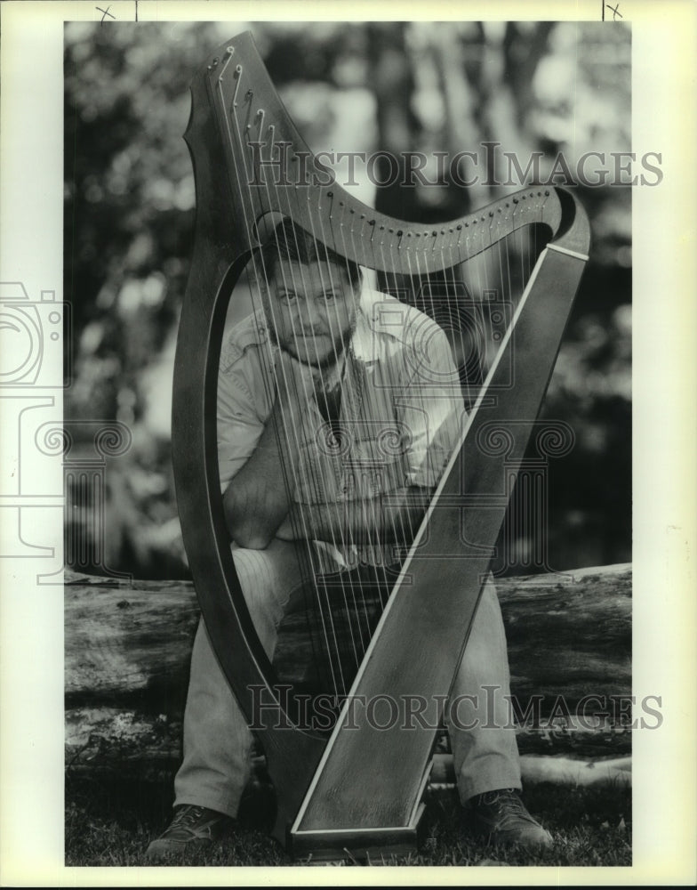 1990 Press Photo Shea Fafth sits with one of his custom made harps - Historic Images