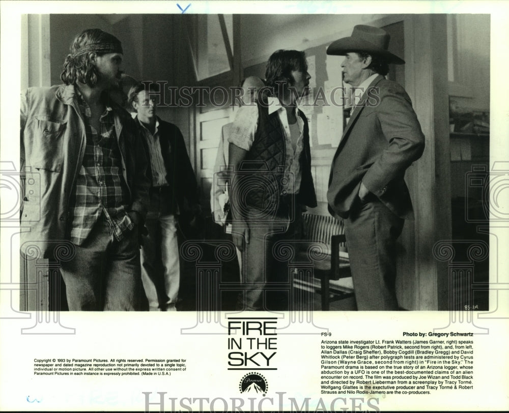 1993 Press Photo Actors in Scene From Fire in the Sky - nop28582 - Historic Images