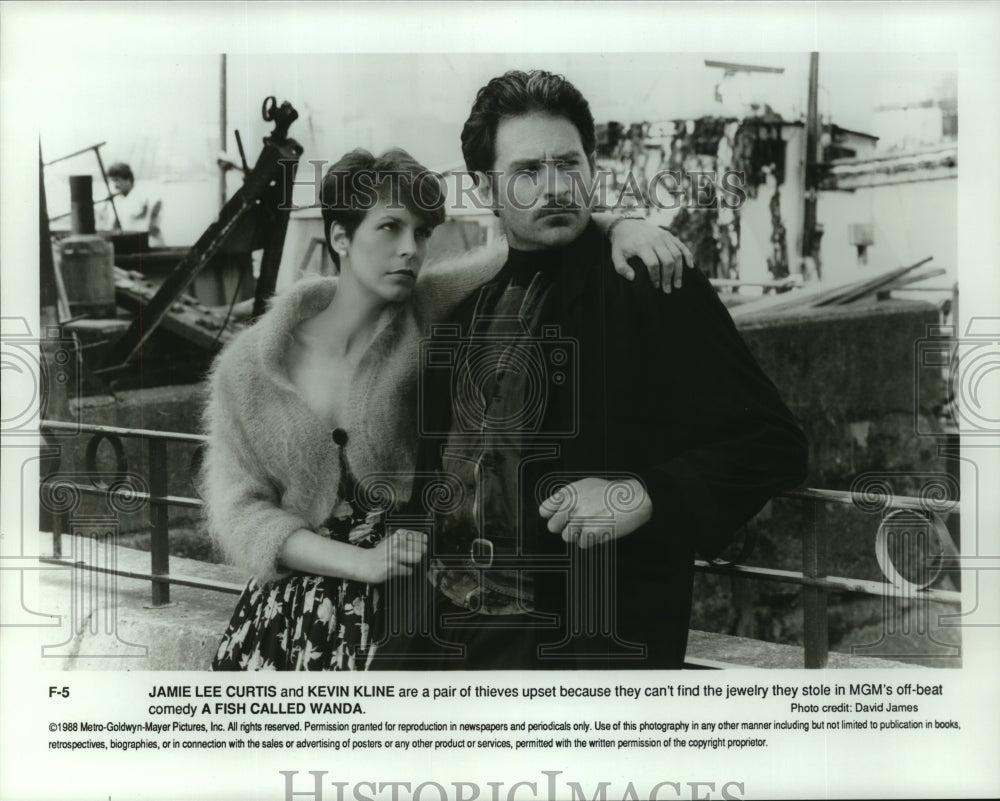 1988 Press Photo Jamie Lee Curtis and Kevin Kline in MGM&#39;s A Fish Called Wanda - Historic Images