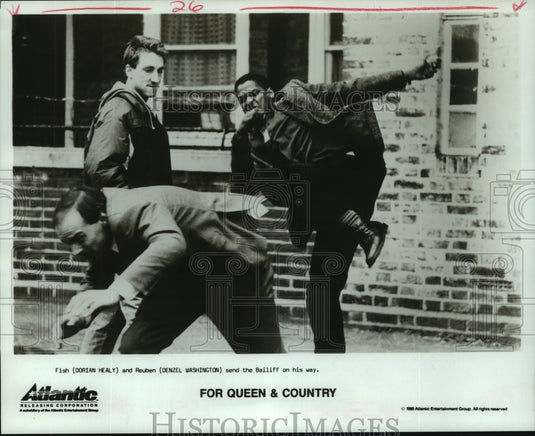 1989 Press Photo Dorian Healy & Denzel Washington in "For Queen & Country" - Historic Images