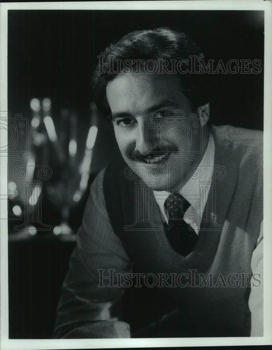 1984 Press Photo Ira Flatow hosts Award Winning Series, "Newton's Apple" - Historic Images