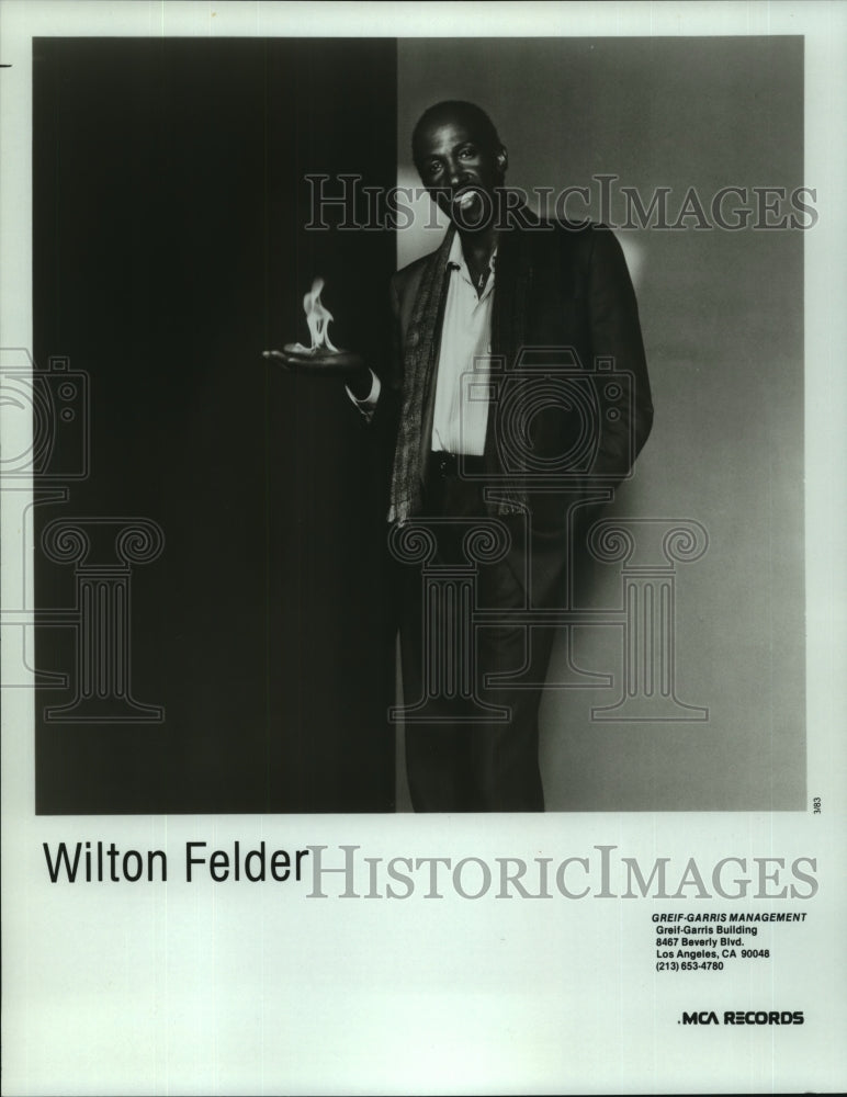 1983 Press Photo Saxophonist Wilton Felder with Statuette - nop29630 - Historic Images