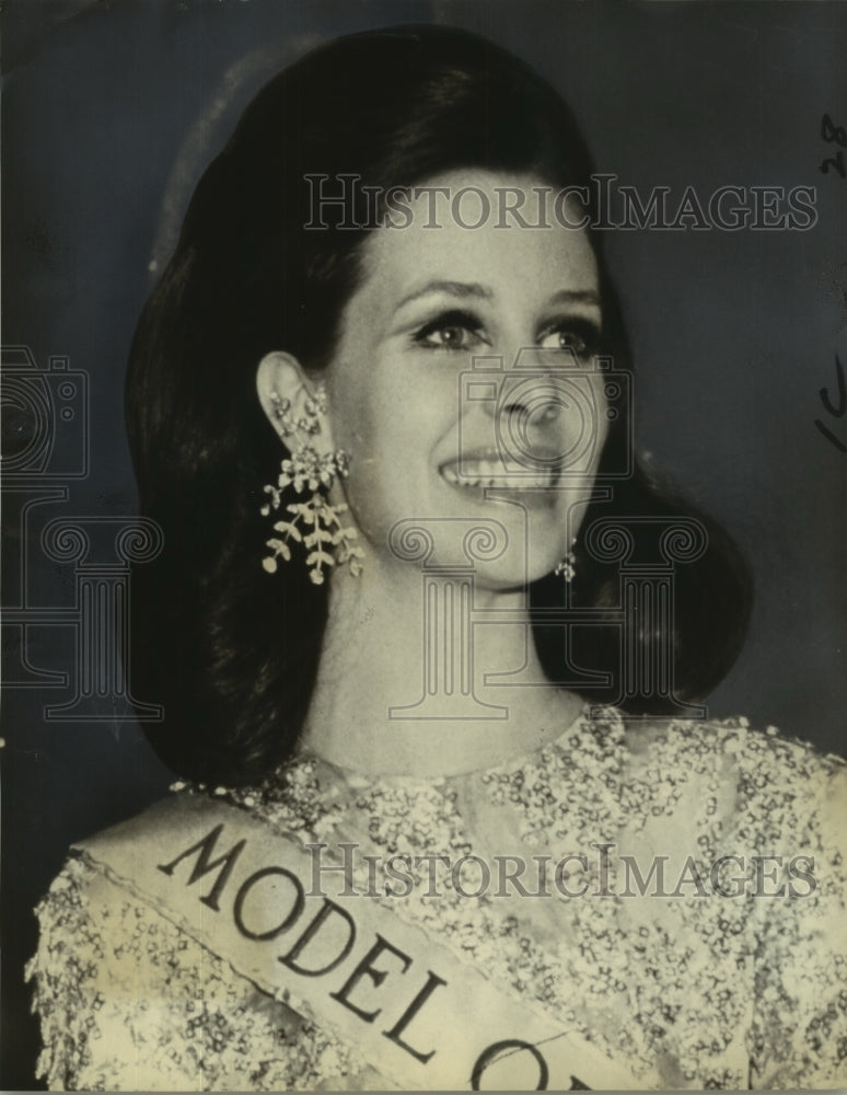 1968 Elaine Fulkerson the 1967 Model of the Year - Historic Images