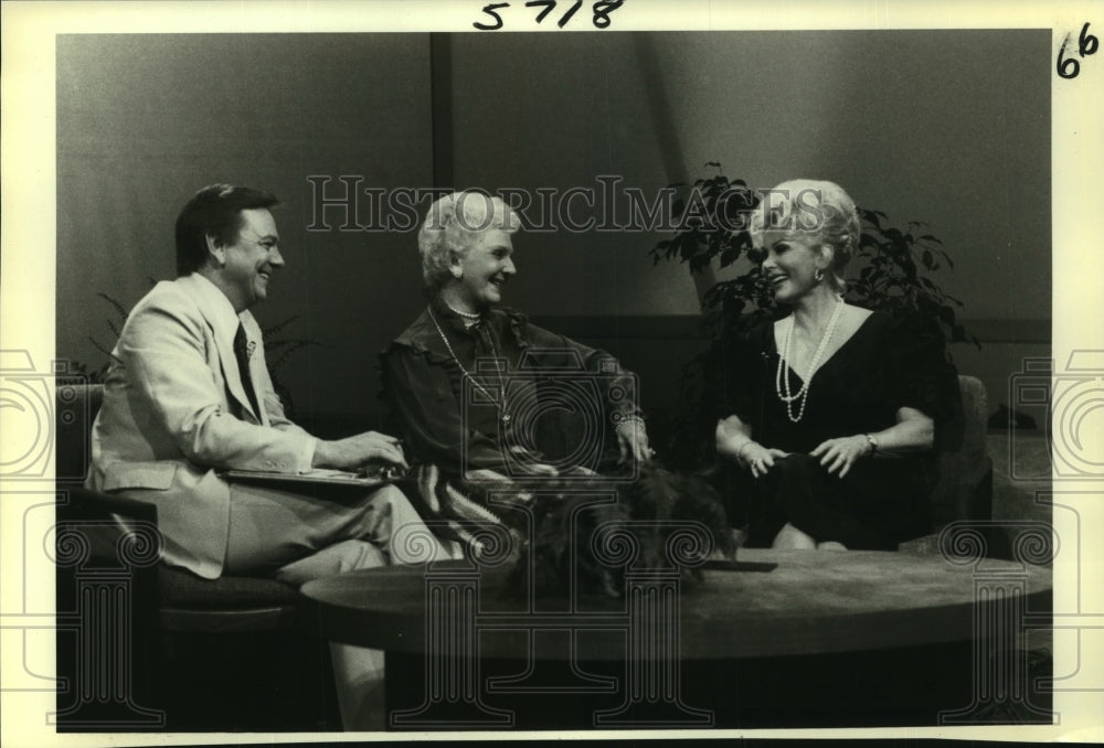 1981 Press Photo Zsa Zsa Gabor with Mary Martin, Hartz on Over Easy on TV - Historic Images