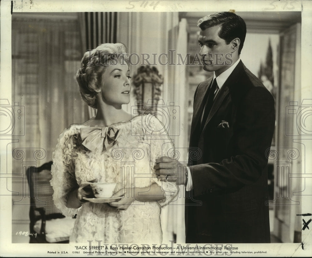 1961 Actors Vera Miles and John Gavin in &quot;Back Street&quot; a Drama Movie - Historic Images