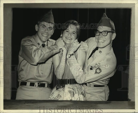 1967 Press Photo Cast clowns between scenes of LSUNO production-Der Hund Ist Los-Historic Images