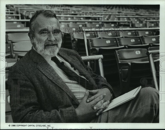 1986 Press Photo Ray Gandolf, a host of writer for ABC News "Our World" - Historic Images