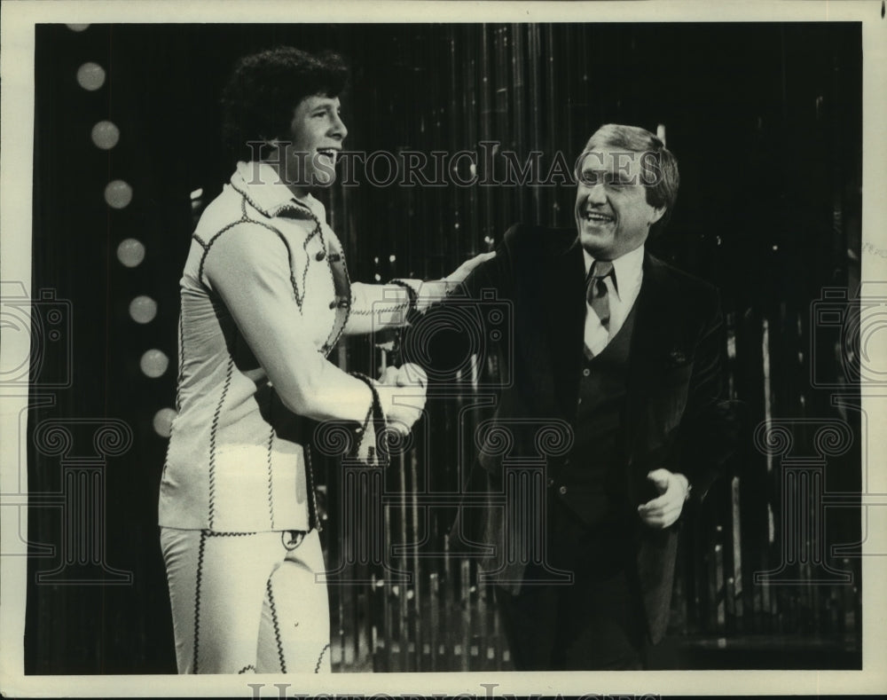 1979 Steve Guttenberg, Merv Griffin in Scene from "Billy" - Historic Images