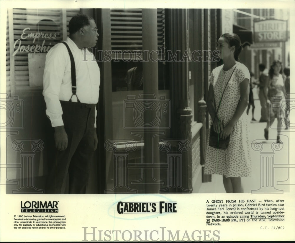 1990 Press Photo James Earl Ray &amp; long lost daughter scene in &quot;Gabriel&#39;s Fire&quot; - Historic Images