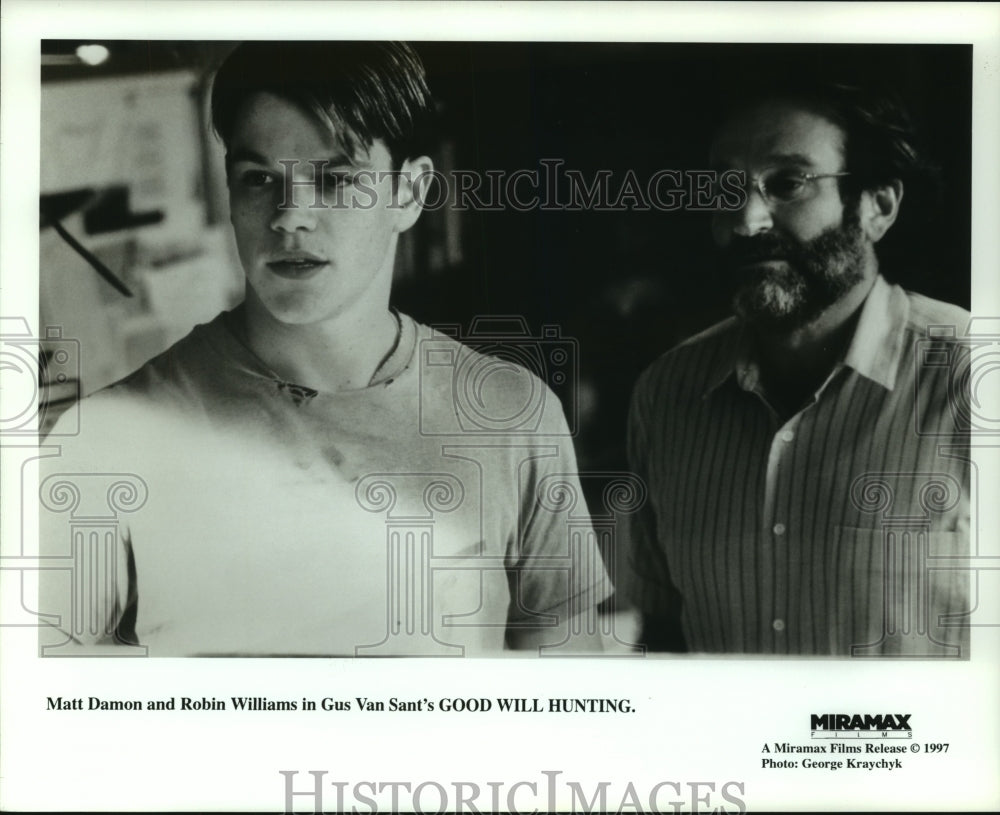 1997 Actors Matt Damon and Robin Williams in Good Will Hunting - Historic Images