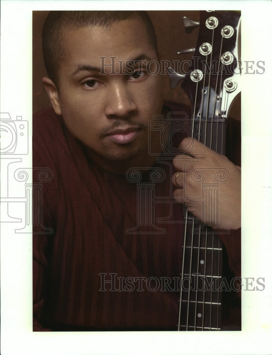 2002 Press Photo Roland Guerin, musician - nop30726 - Historic Images