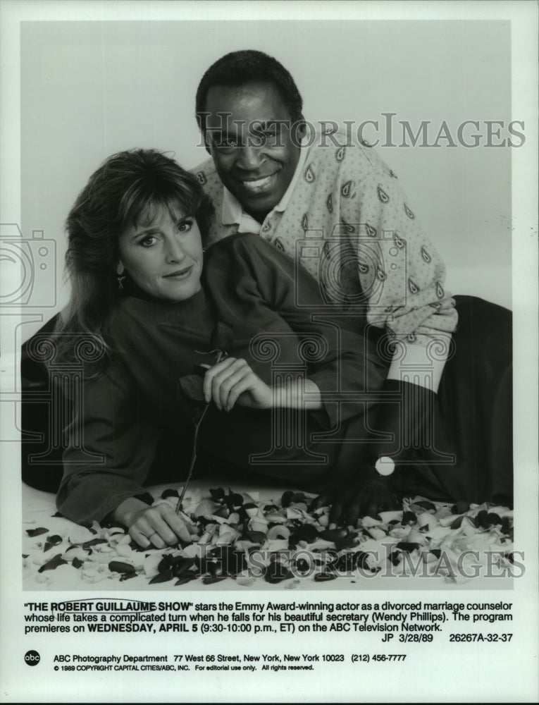 1989 Robert Guillaume and Wendy Philips in The Robert Guillaume Show - Historic Images